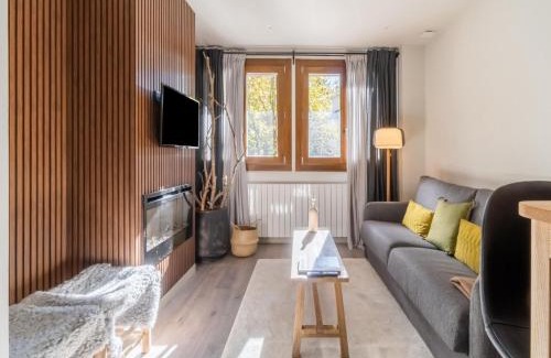 Benasque Apartment | Stone Chalet near Benasque and Scenic Lake