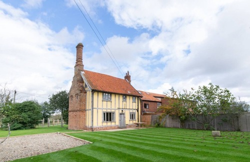 Hinton House | Stone Cottage - Three Bedroom House, Sleeps 6