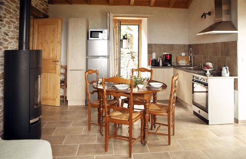 Malbosc Cottage | Stone cottage with a magnificent view of the Cévennes valleys Lune