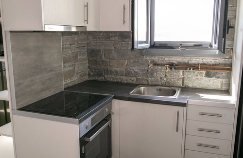 Nea Styra House | Stone & Cozy Studio ιdeal for relaxed holidays, 100m from the beach!