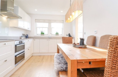 Chathill Cottage | STONE CROFT HOUSE, luxury holiday cottage, with open fire in Beadnell