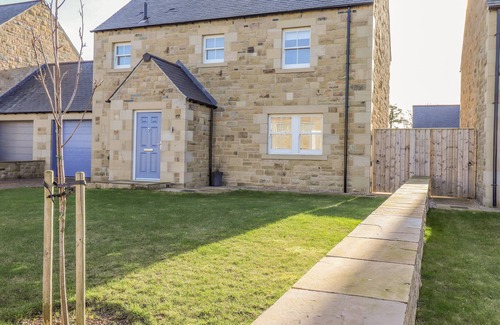 Chathill Cottage | STONE CROFT HOUSE, luxury holiday cottage, with open fire in Beadnell