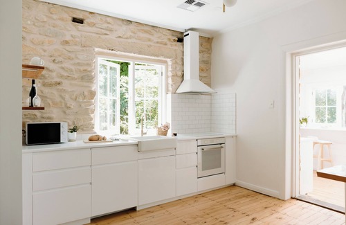 Aldgate Cottage | Stone Gate CottagenModern meets Charm