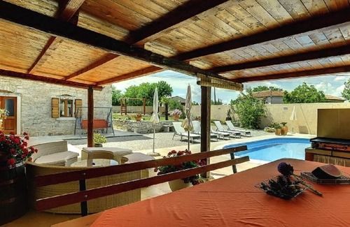 Hreljici House | Stone house, 5 km to the beach, private pool, 8 people, free WiFi, terrace, BBQ