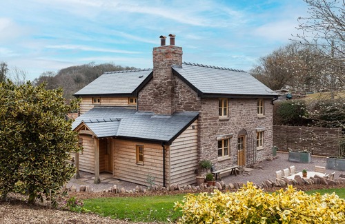 Leominster Cottage | Stone House - a charming cottage that sleeps 6 guests