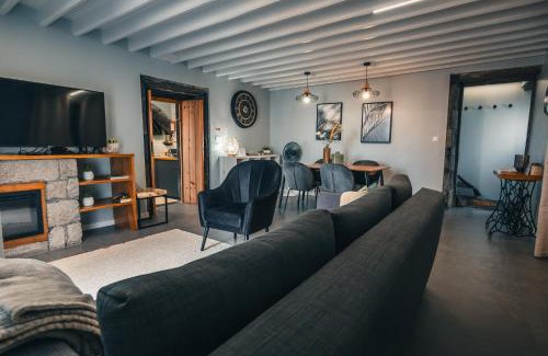 Achadinha House | Stone House