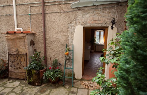 Boveglio House | Stone house with 4 double bedrooms and kitchen with fireplace