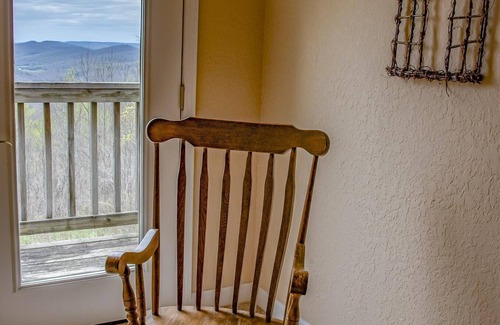 Altamont Cabin | Stone's Mountain View