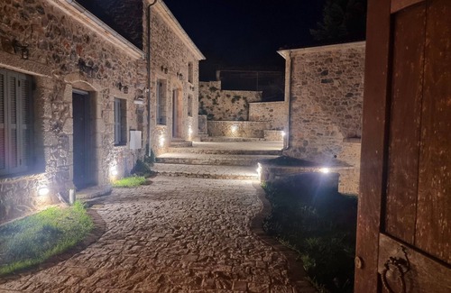 Levidhion House | Stone Suites & Villas by Open City Hotel