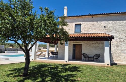 Valtura Villa | Stone villa with private pool