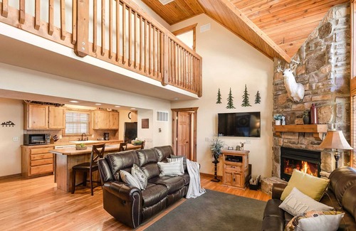 Branson West Cabin | Stonebridge Lodge #56 - 4 Bedroom with Private Grills! Right by SDC, Private Lake! | 56