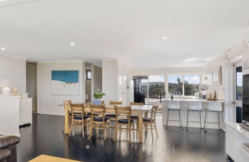 Port Elliot House | Stoneferry- A Beachfront Beauty - Free Wifi