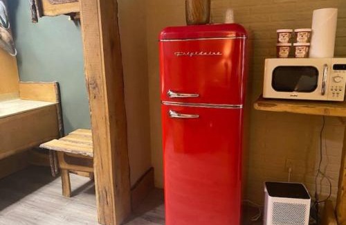 Eureka Springs Apartment | Stonegate Lodge King Bed, WIFI, 50in Roku TV, Salt Water Pool Room #103