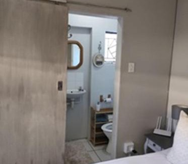 Oudtshoorn Apartment | Stonehenge Cottage