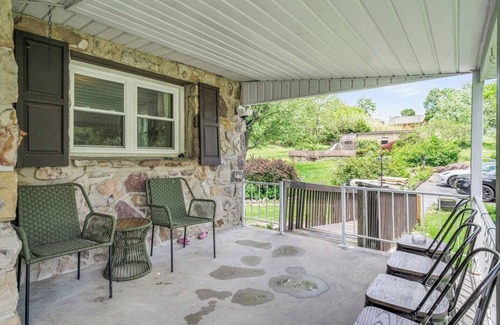 Harrisburg House | Stonehouse- A private Retreat, Pet Friendly near hershey and PA farmshow.