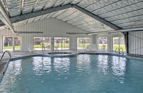 Blanchard Condo | StoneRidge Golf Condo w/ Pool Access + Mtn Views!