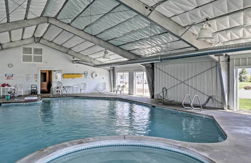 Blanchard Condo | StoneRidge Golf Condo w/ Pool Access + Mtn Views!