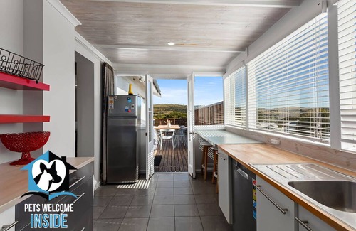 Hayborough House | Stones Throw to Beach & Chiton Surf Club - Seaside on Seagull