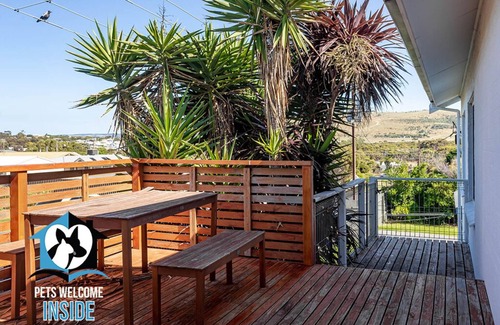 Hayborough House | Stones Throw to Beach & Chiton Surf Club - Seaside on Seagull
