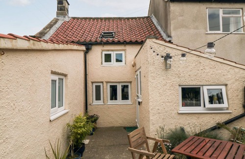 Sandsend Cottage | STONEWALL, pet friendly, country holiday cottage in Sandsend
