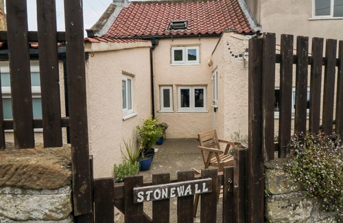 Sandsend Cottage | STONEWALL, pet friendly, country holiday cottage in Sandsend