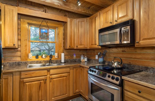 Black Mountain Cabin | Stoney Creek Cabin | Creekside Cabin with Fire Pit & Hot Tub!