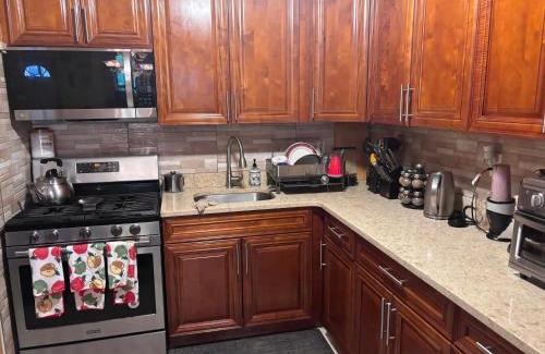 Queens House | STOPnREST EATnSLEEP FOR BUSY BODY ON THE MOVE