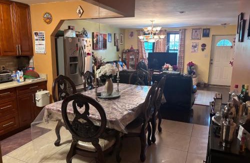 Queens House | STOPnREST EATnSLEEP FOR BUSY BODY ON THE MOVE