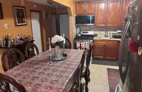 Queens House | STOPnREST EATnSLEEP FOR BUSY BODY ON THE MOVE