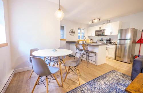 Ucluelet House | Storm Bay, Modern 1 Bed Suite and Chefs Kitchen