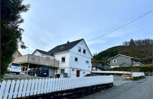 Fana House | Stort, koselig hus i naturområde