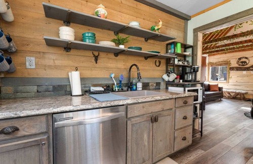 Big Bear City Cottage | Story Book Cottage w/Spa, Close To Free Trolley