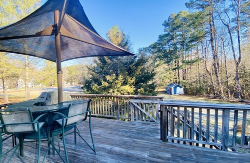 Tuckahoe House | Storybook Cape Cod Cottage - Family & Pet Friendly