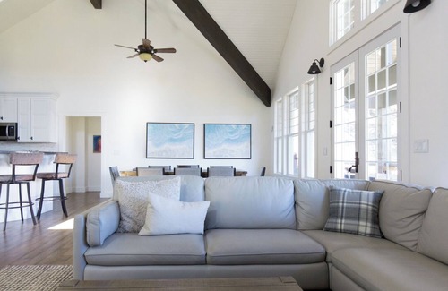 Evergreen Cabin | Storybook Stone/Views/New Build/Luxe Saltwater Hot Tub/Walk to Trails/30 Day Min