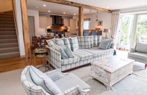 Churchill House | STOW COTTAGE BARN, pet friendly, luxury holiday cottage in Kingham
