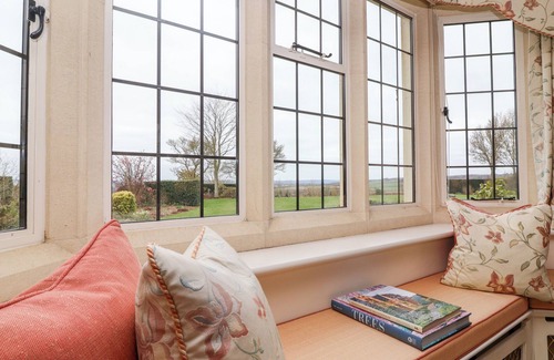Churchill Cottage | STOW COTTAGE, pet friendly, with a garden in Churchill, Oxfordshire