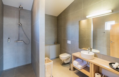 Hella Hotel | Stracta Hotel