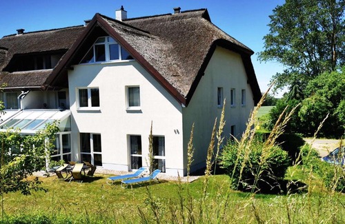 Lobbe Apartment | strandnah, Wintergarten, gratis Nutzung vom AHOI Erlebnisbad und Sauna in Sellin - Strandhaus Mönchgut FeWo08