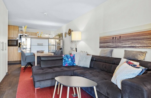 Wremen Apartment | Strandnahe Ferienwohnung mit Sauna und Tollem, Großem Balkon mit Xxl-strandkorb