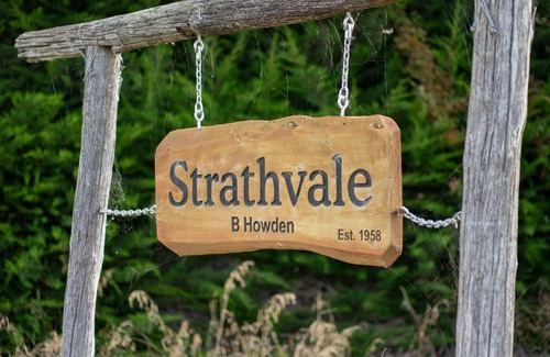 Winton House | Strathvale River Cottage - Winton Holiday Home