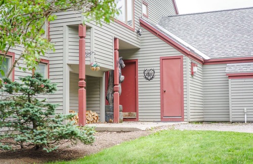 Stratton Mountain House | Stratton 4BR 3 Bath Hot Tub, Game Room, Direct Mountain View Sleeps10 ON SHUTTLE