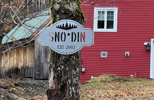 Stratton Mountain House | Stratton High Meadow 4BR - 10 beds, Pro Kitchen, Finished Basement, Mtn. Shuttle