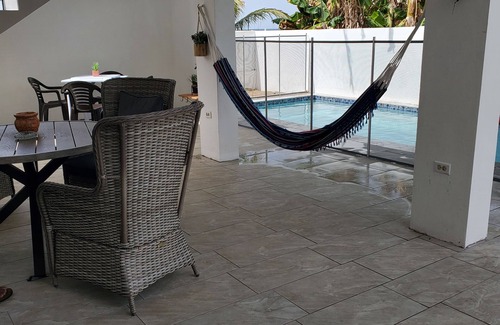 Herreras House | Strawberry Beach apartment