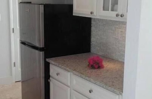 New Bight House | Strawberry Bungalow On Fountain Bay