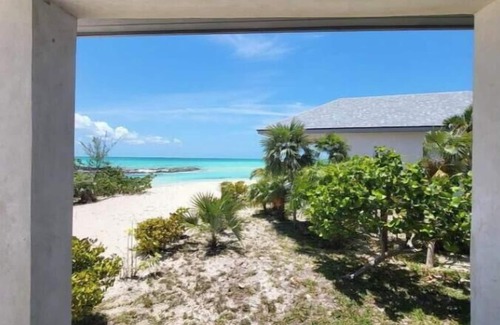 New Bight House | Strawberry Bungalow On Fountain Bay