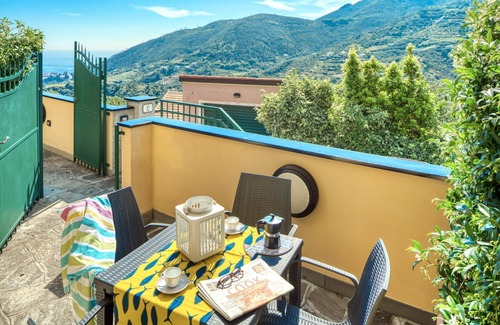 Levanto Apartment | Strawberry - Charming little apartment with panoramic terrace in Levanto, Cinque Terre