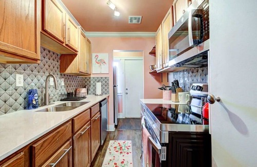 Central Oklahoma City Apartment | Strawberry Lodge-adorable duplex in central NW OKC