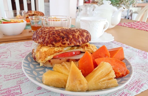 Donghe Bed & Breakfast | Straybirds BnB