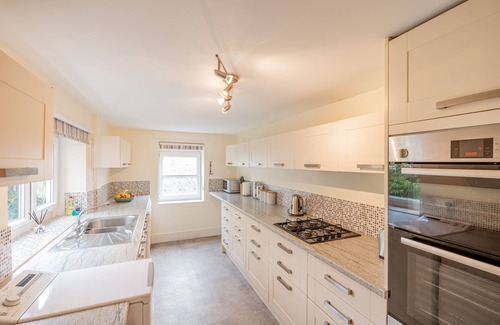 Harrogate House | Strayside Cottage Harrogate. Dog friendly. 5 min walk hospital. 15 min walk town