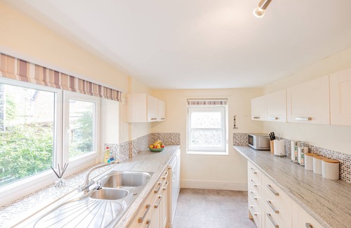 Harrogate House | Strayside Cottage Harrogate. Dog friendly. 5 min walk hospital. 15 min walk town